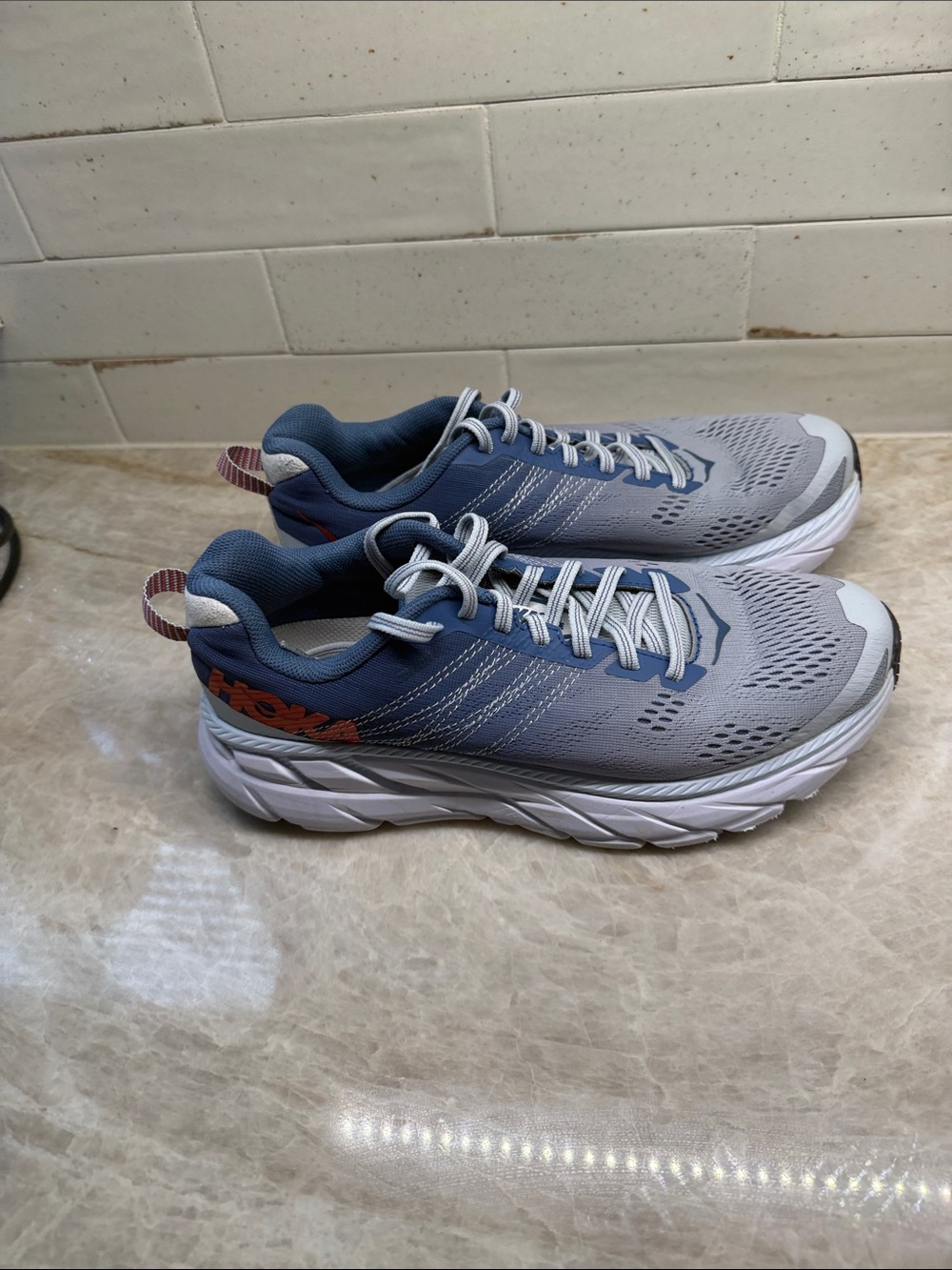 hoka one one Clifton 6 womens shoe size 8